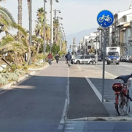 Valentina Versilia לינה וארוחת בוקר 4*